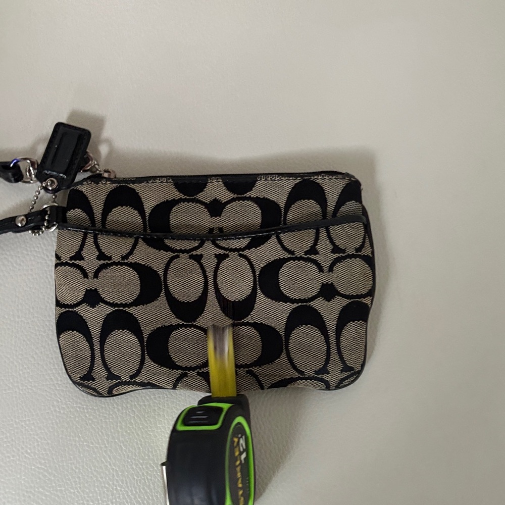 Coach Monogram Canvas Wristlet Black and tan Signature
( PREOWNED) - Picture 4 of 11